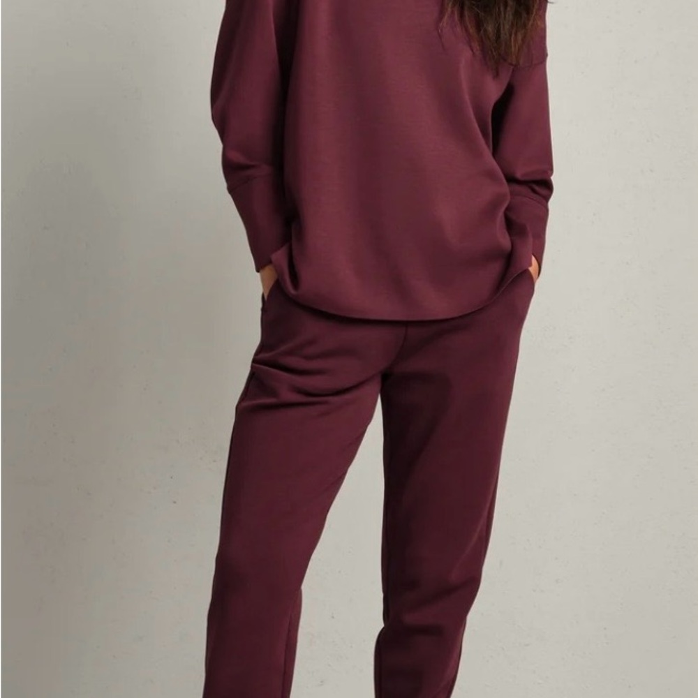RHONE Women's Burgundy set